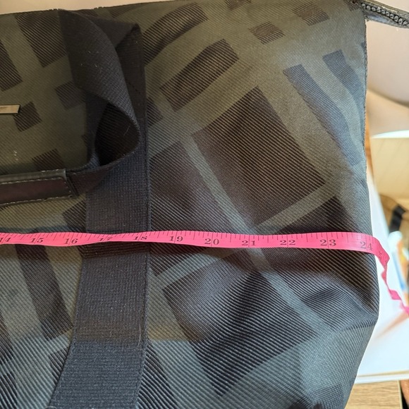 Burberry Fragrances Large Black Gray Checkered Duffle Overnight Weekend Bag Tote - Picture 12 of 13